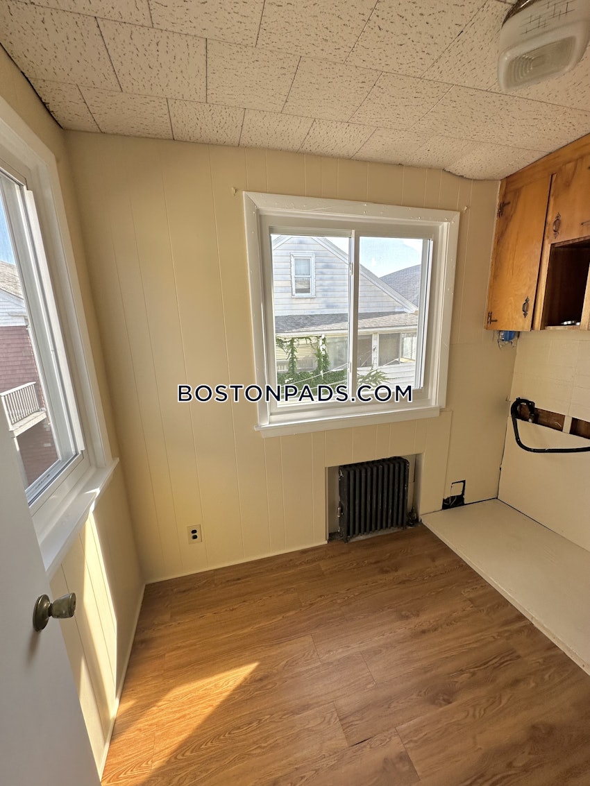 MEDFORD - TUFTS - 3 Beds, 1 Bath - Image 13