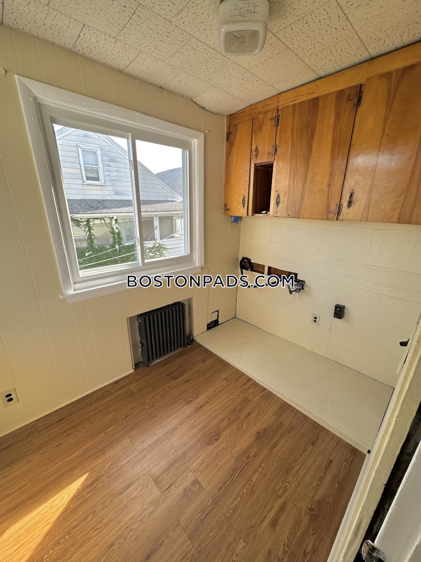 MEDFORD - TUFTS - 3 Beds, 1 Bath - Image 12