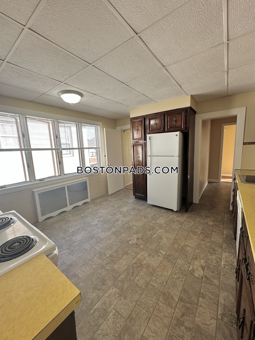 MEDFORD - TUFTS - 3 Beds, 1 Bath - Image 31