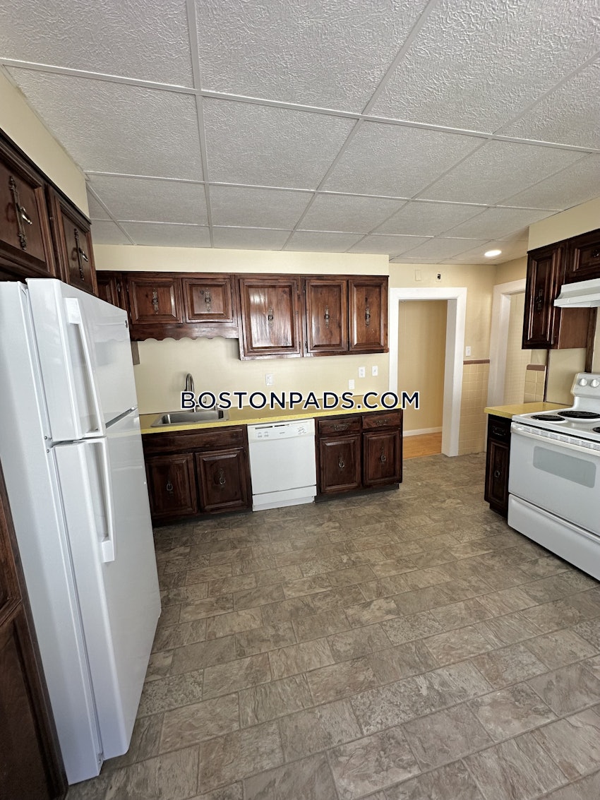 MEDFORD - TUFTS - 3 Beds, 1 Bath - Image 2