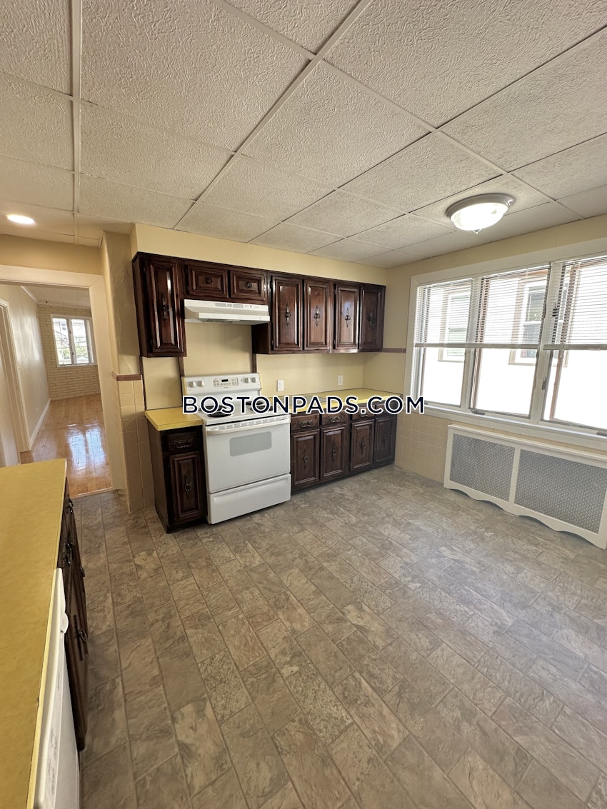 MEDFORD - TUFTS - 3 Beds, 1 Bath - Image 30