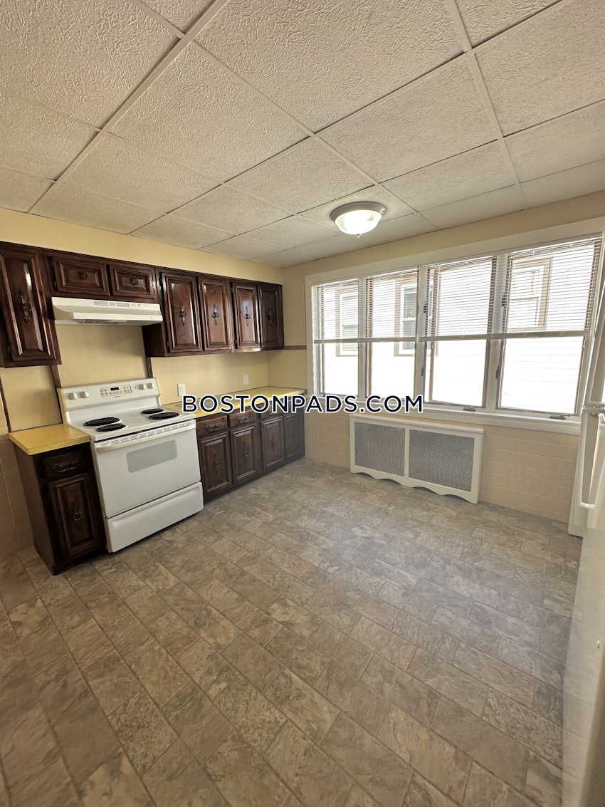 MEDFORD - TUFTS - 3 Beds, 1 Bath - Image 1