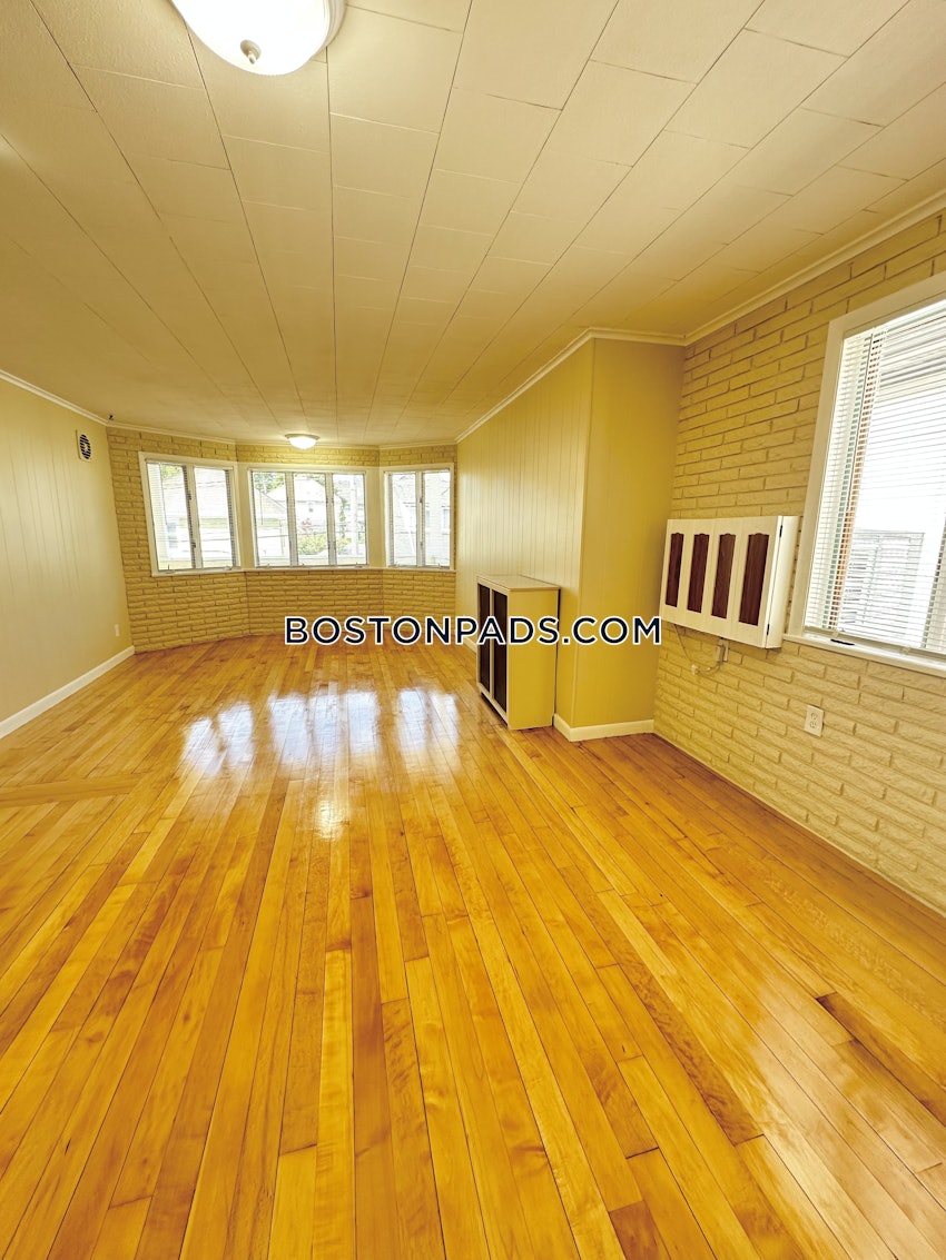 MEDFORD - TUFTS - 3 Beds, 1 Bath - Image 26