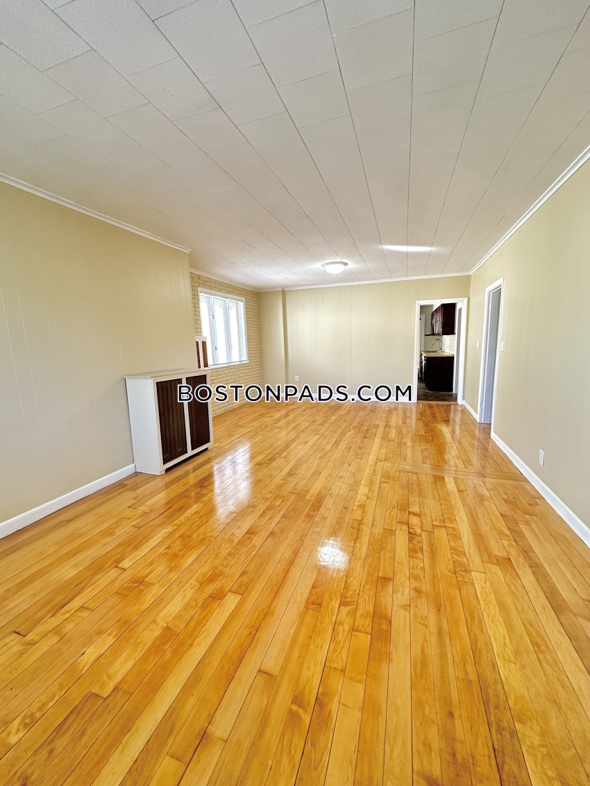 MEDFORD - TUFTS - 3 Beds, 1 Bath - Image 25