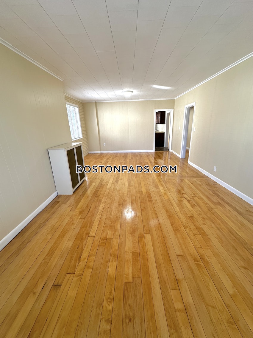 MEDFORD - TUFTS - 3 Beds, 1 Bath - Image 24