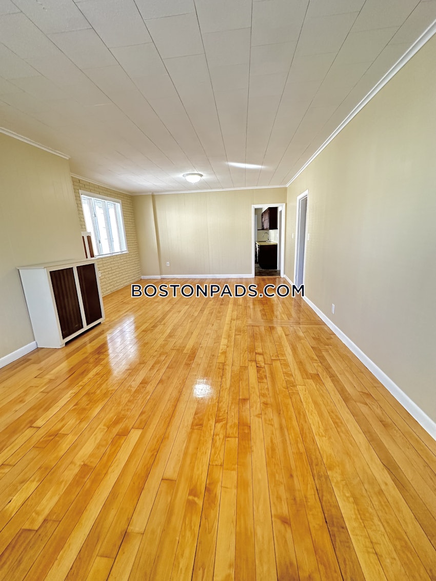 MEDFORD - TUFTS - 3 Beds, 1 Bath - Image 23