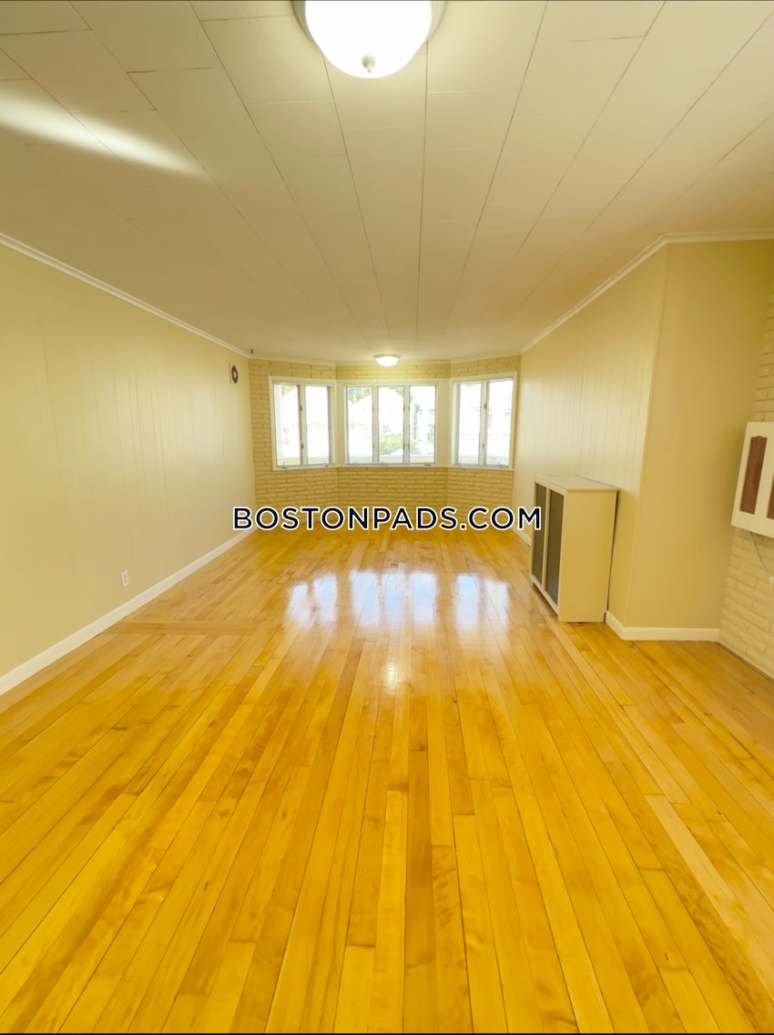 MEDFORD - TUFTS - 3 Beds, 1 Bath - Image 36