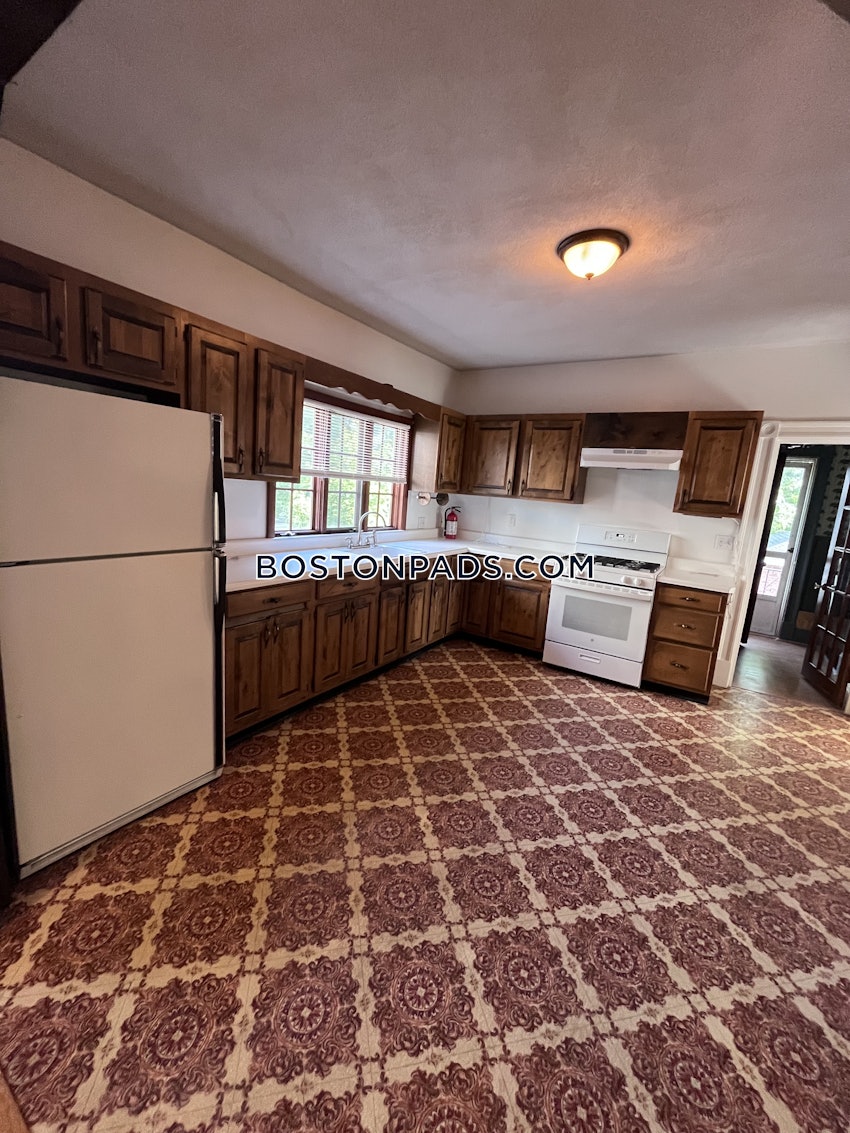 SOMERVILLE - TUFTS - 2 Beds, 2 Baths - Image 5