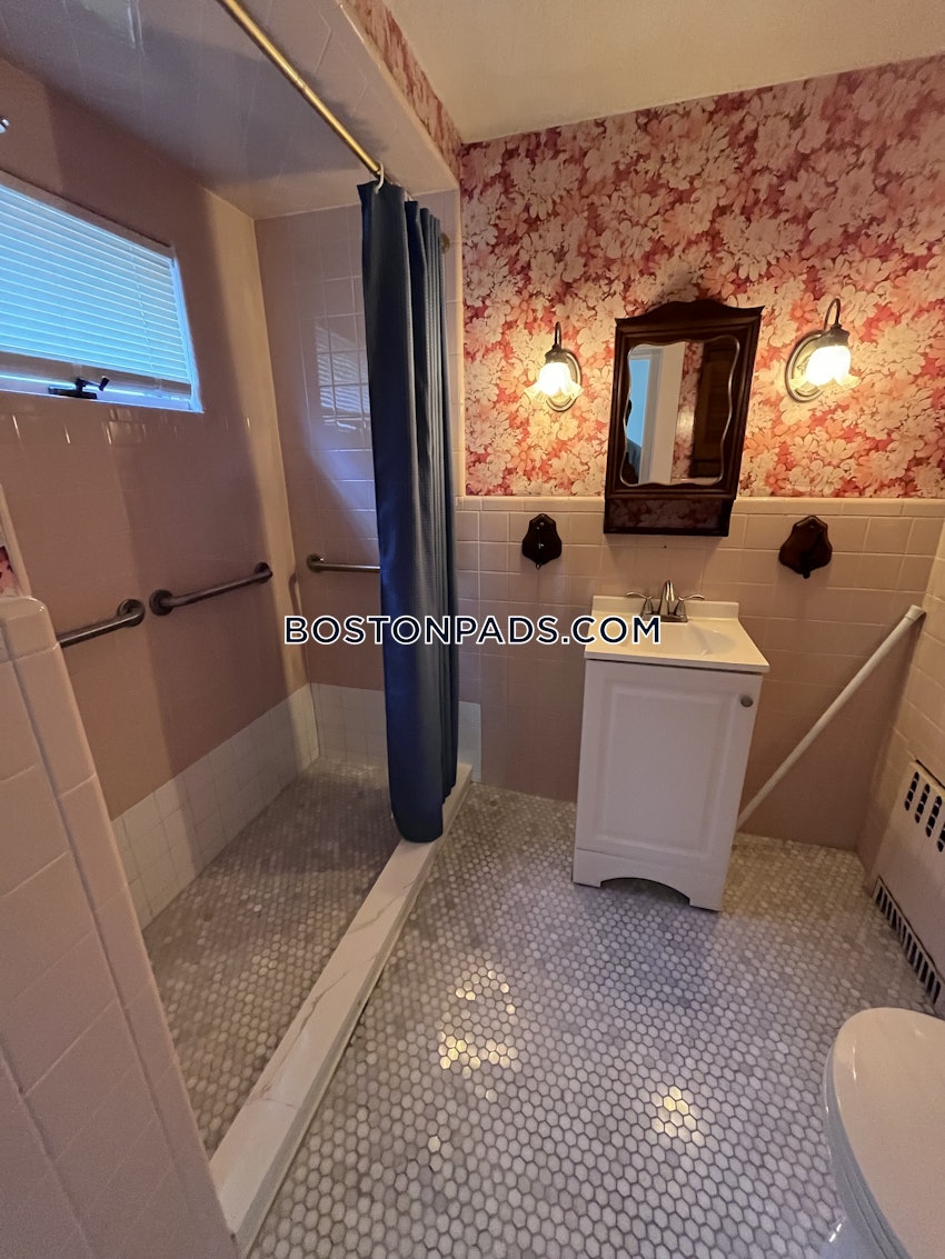 SOMERVILLE - TUFTS - 2 Beds, 2 Baths - Image 23