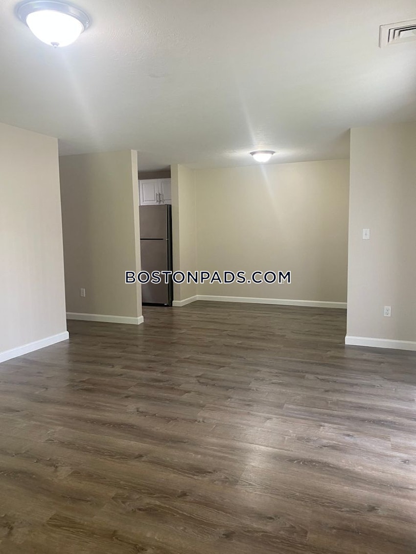 FALL RIVER - 2 Beds, 1 Bath - Image 6