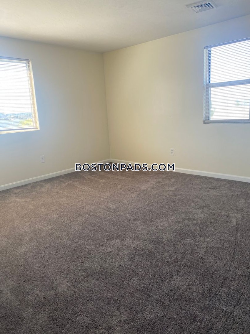 FALL RIVER - 2 Beds, 1 Bath - Image 4