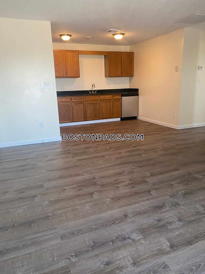 FALL RIVER - 2 Beds, 1 Bath - Image 3