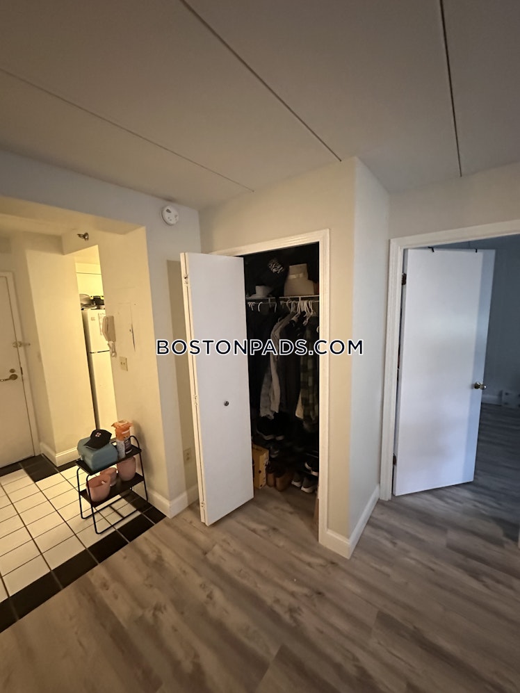 Commonwealth Ave., Boston