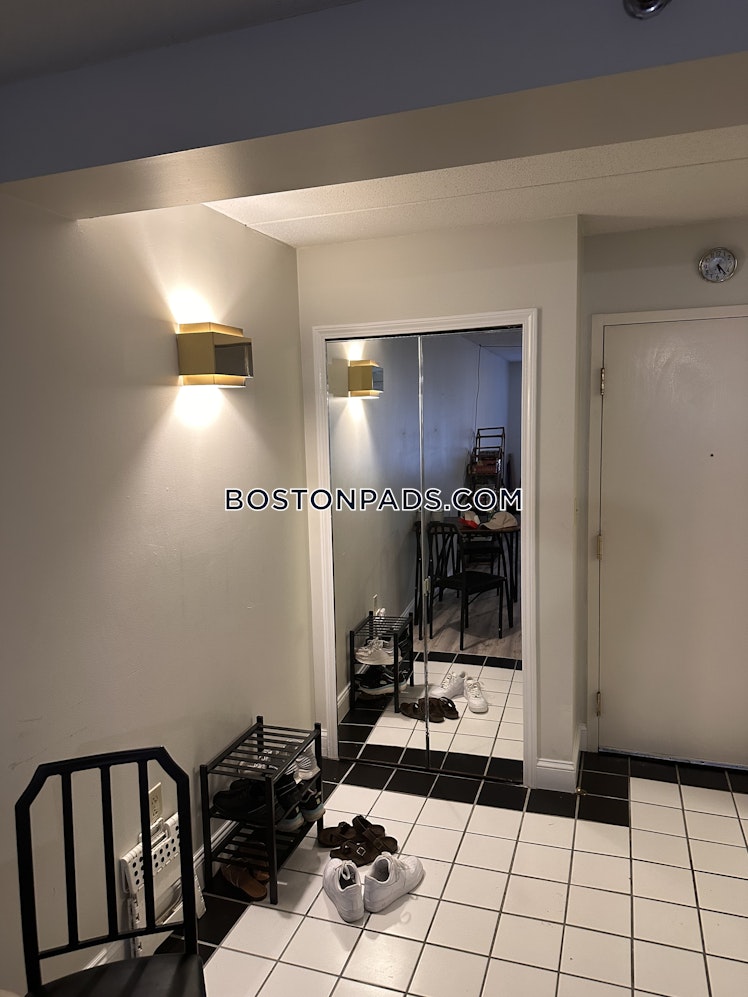 Commonwealth Ave., Boston