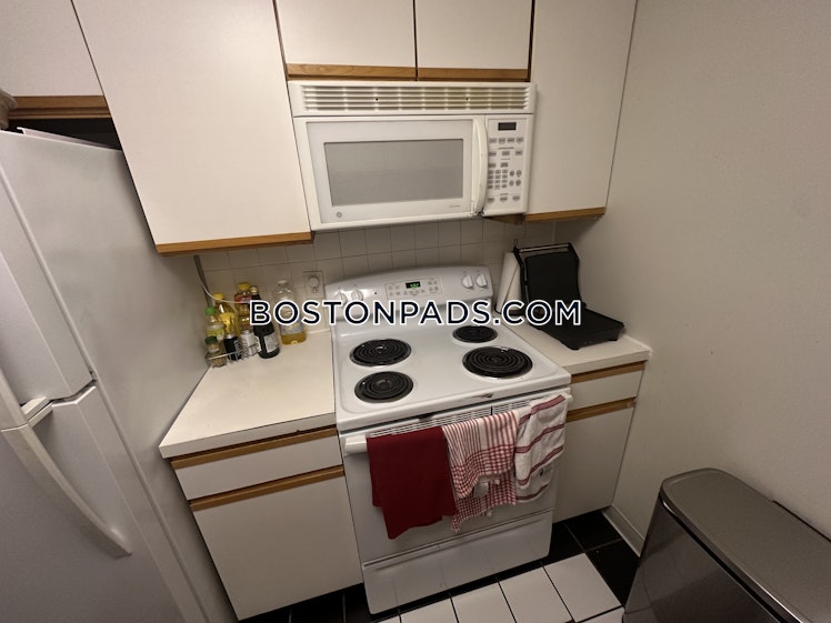 Commonwealth Ave., Boston