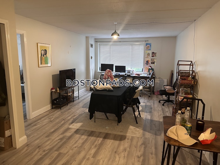 Commonwealth Ave., Boston