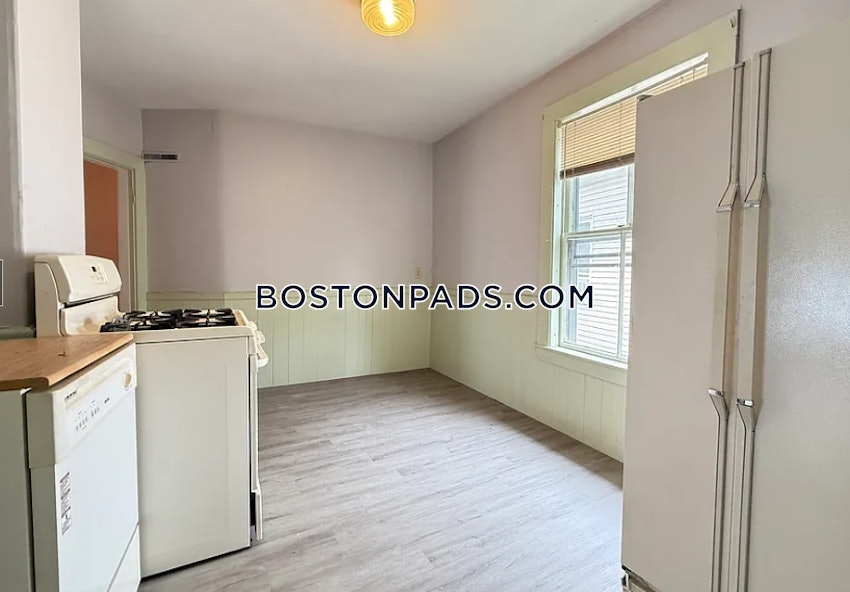 CAMBRIDGE - NORTH CAMBRIDGE - 4 Beds, 1 Bath - Image 4