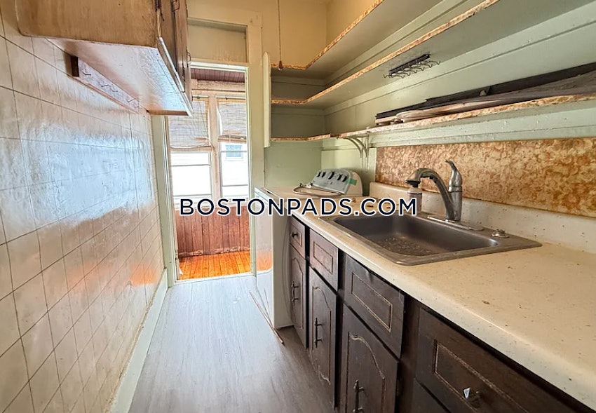 CAMBRIDGE - NORTH CAMBRIDGE - 4 Beds, 1 Bath - Image 1