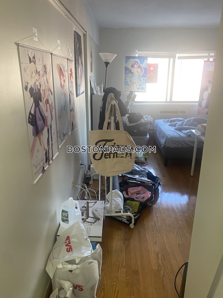 Commonwealth Ave., Boston