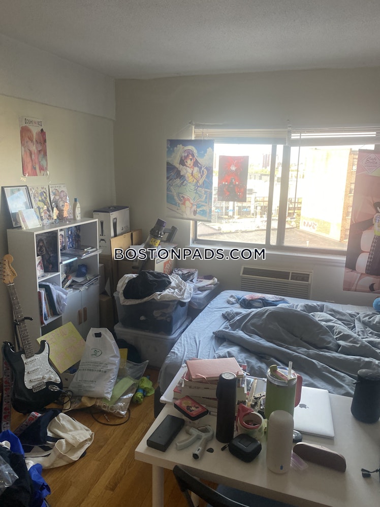 Commonwealth Ave., Boston