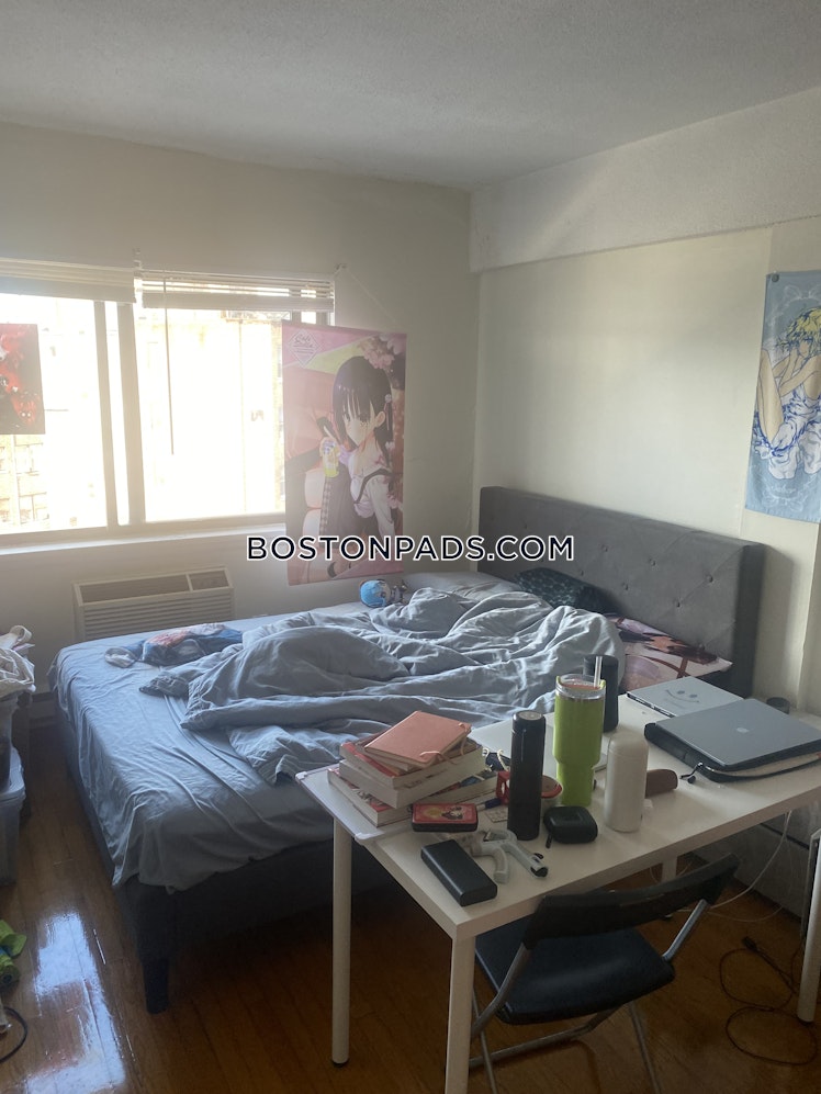 Commonwealth Ave., Boston