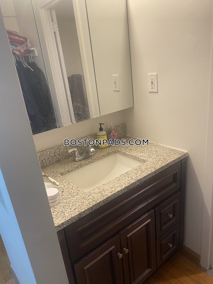 Commonwealth Ave., Boston