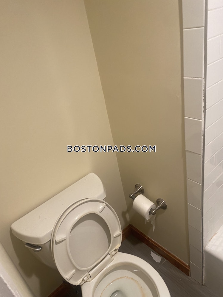 Commonwealth Ave., Boston