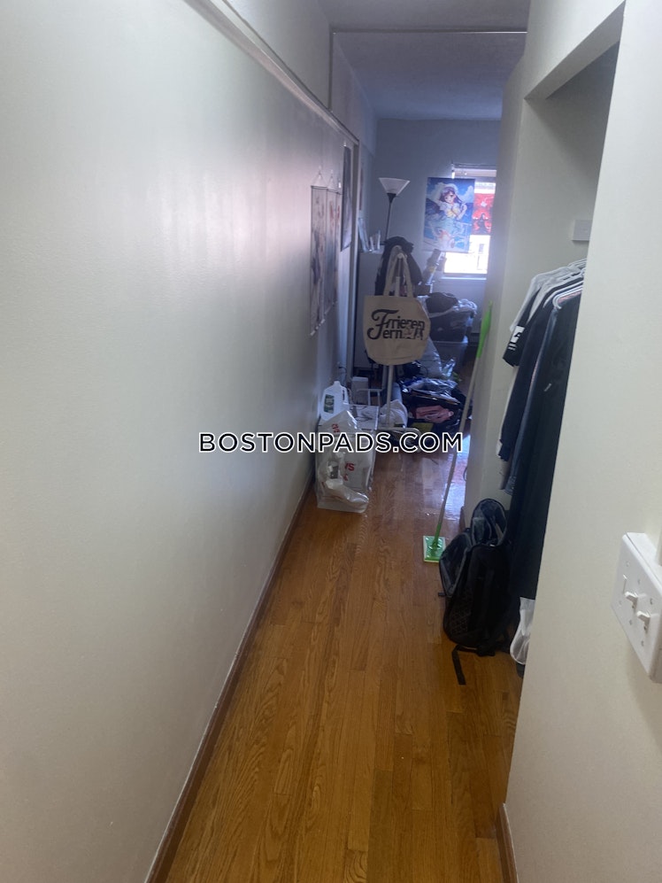 Commonwealth Ave., Boston