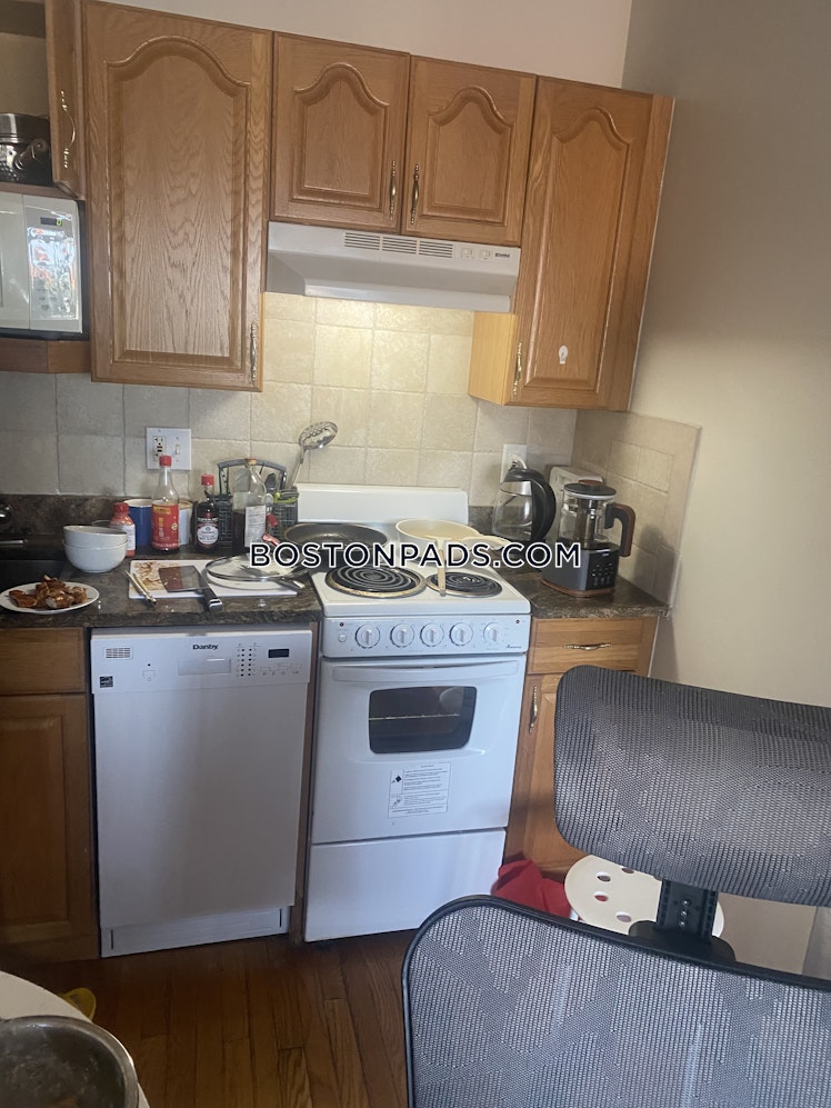 Commonwealth Ave., Boston