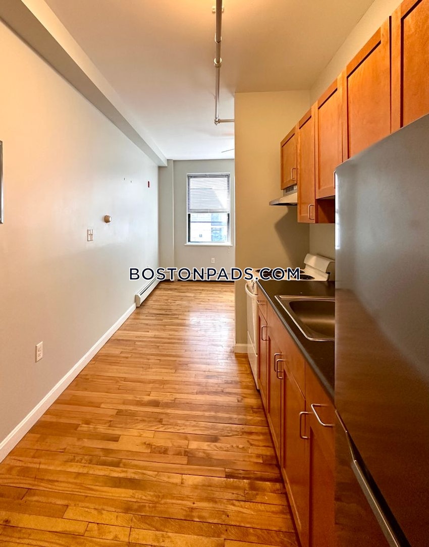 Worcester - Studio , 1 Bath - Image 3