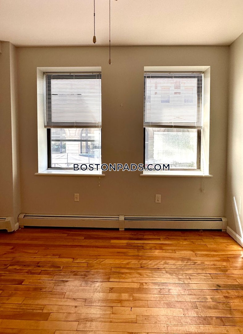 Worcester - Studio , 1 Bath - Image 2