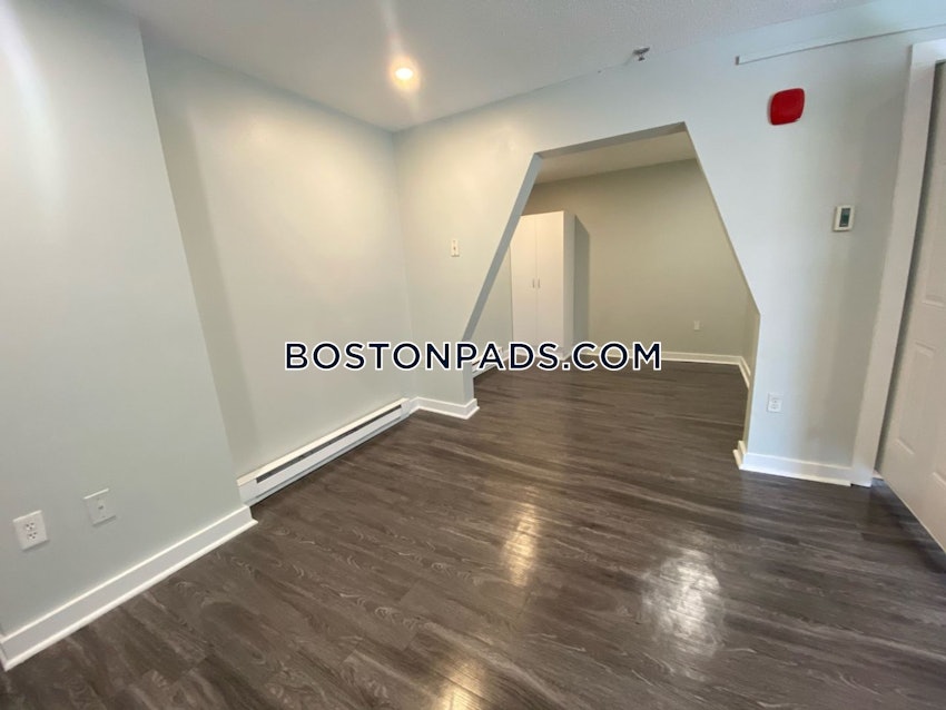 Worcester - Studio , 1 Bath - Image 3