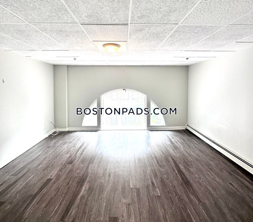 Worcester - Studio , 1 Bath - Image 3