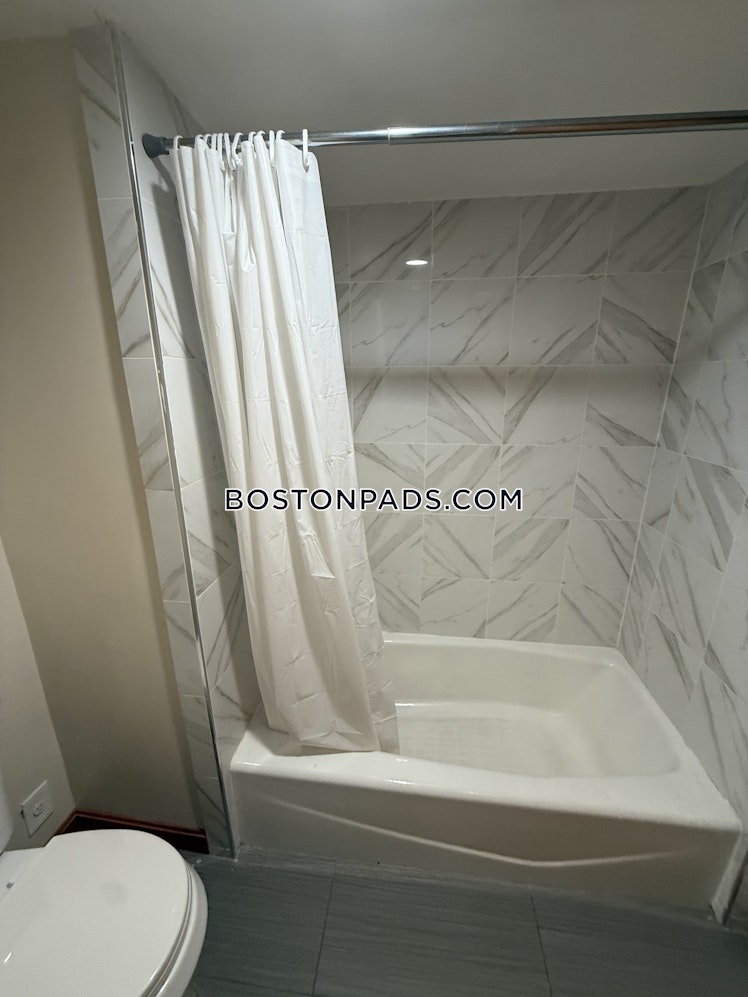 Commonwealth Ave., Boston