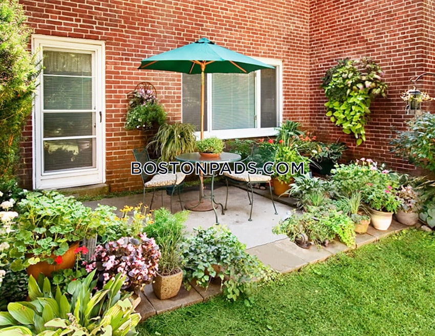 BROOKLINE - CHESTNUT HILL - 1 Bed, 1.5 Baths - Image 4