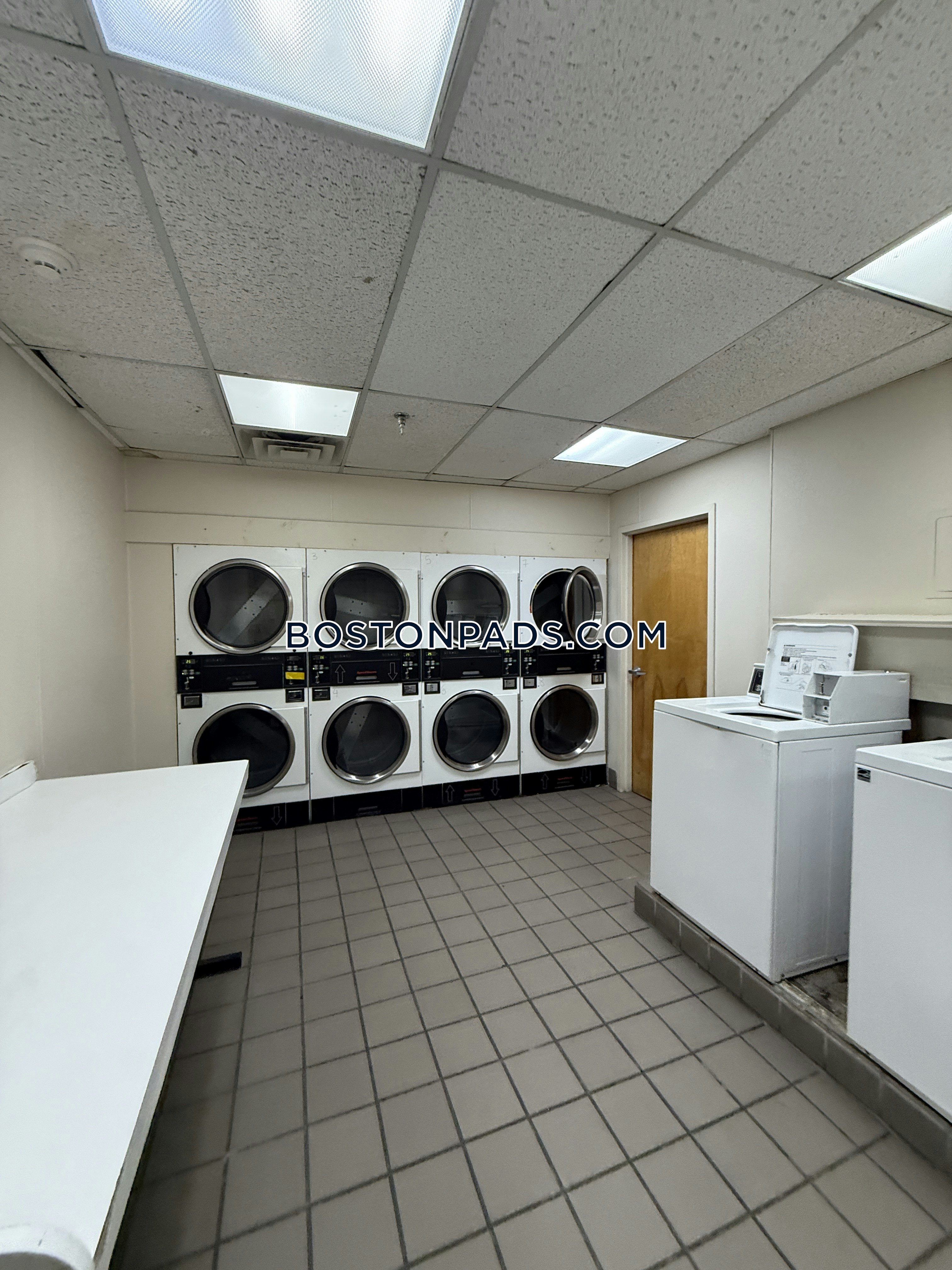 Boston - 0 Beds, 1 Baths