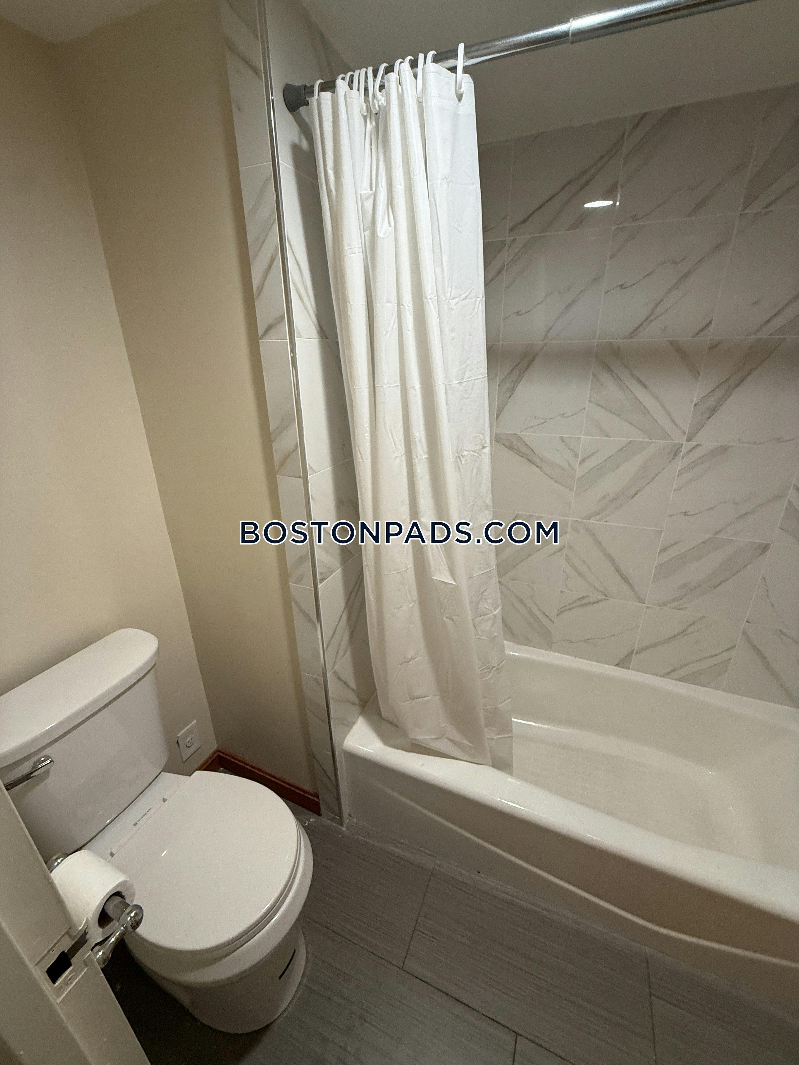 Boston - 0 Beds, 1 Baths