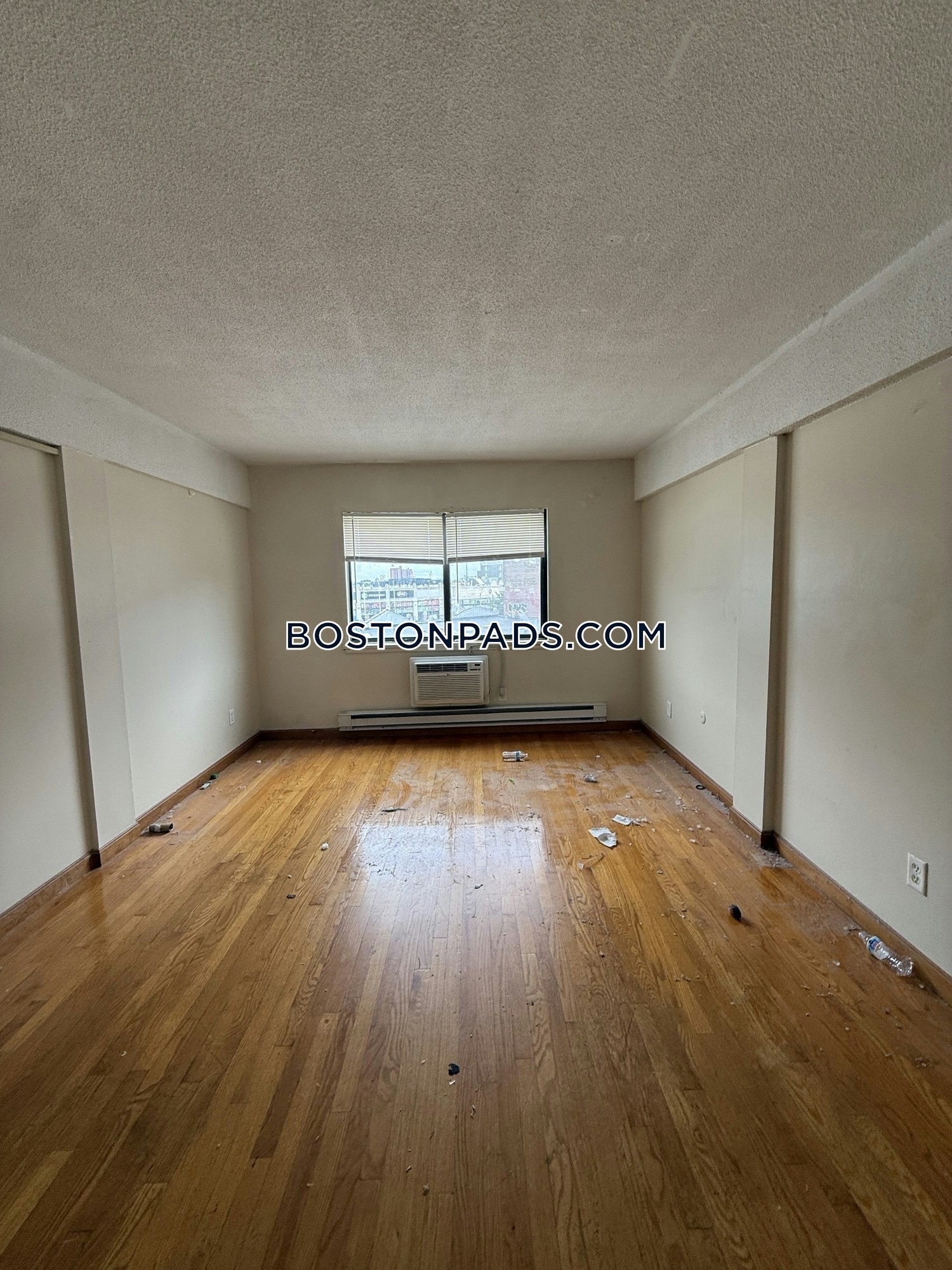 Boston - 0 Beds, 1 Baths