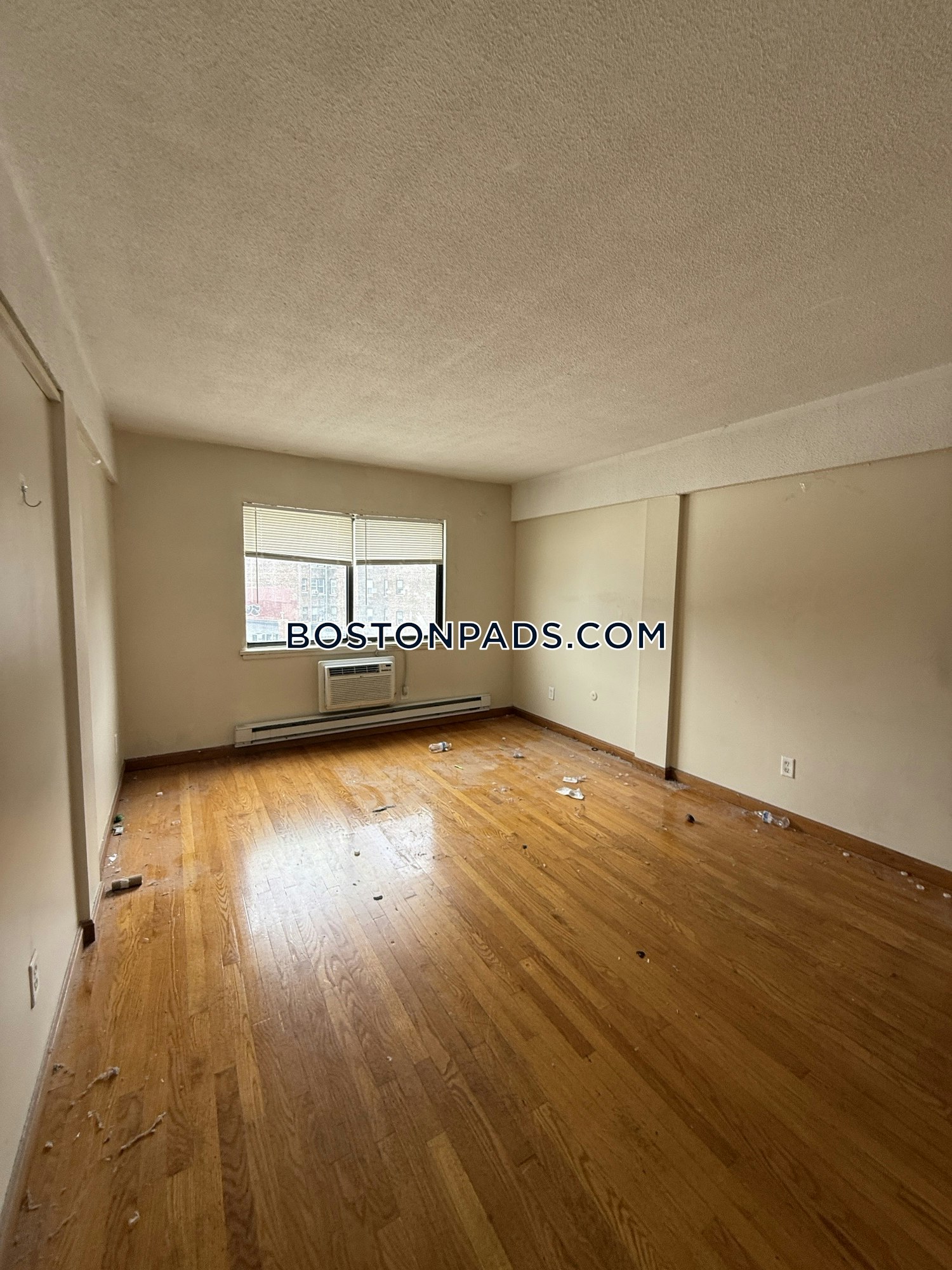 Boston - 0 Beds, 1 Baths