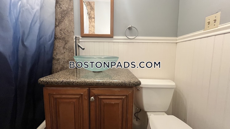 University Rd., Brookline