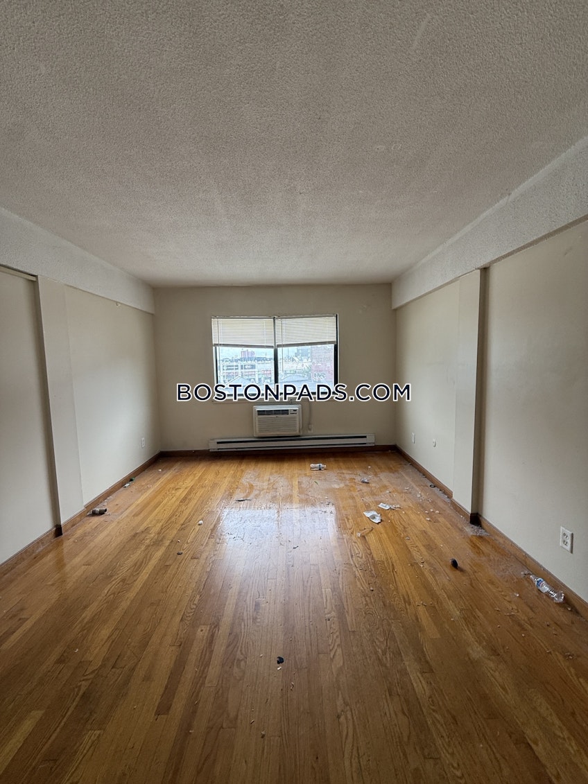 Boston - $2,200+ /month