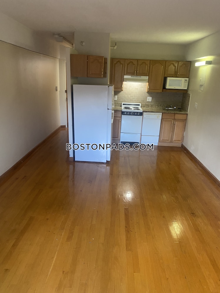 Commonwealth Ave., Boston