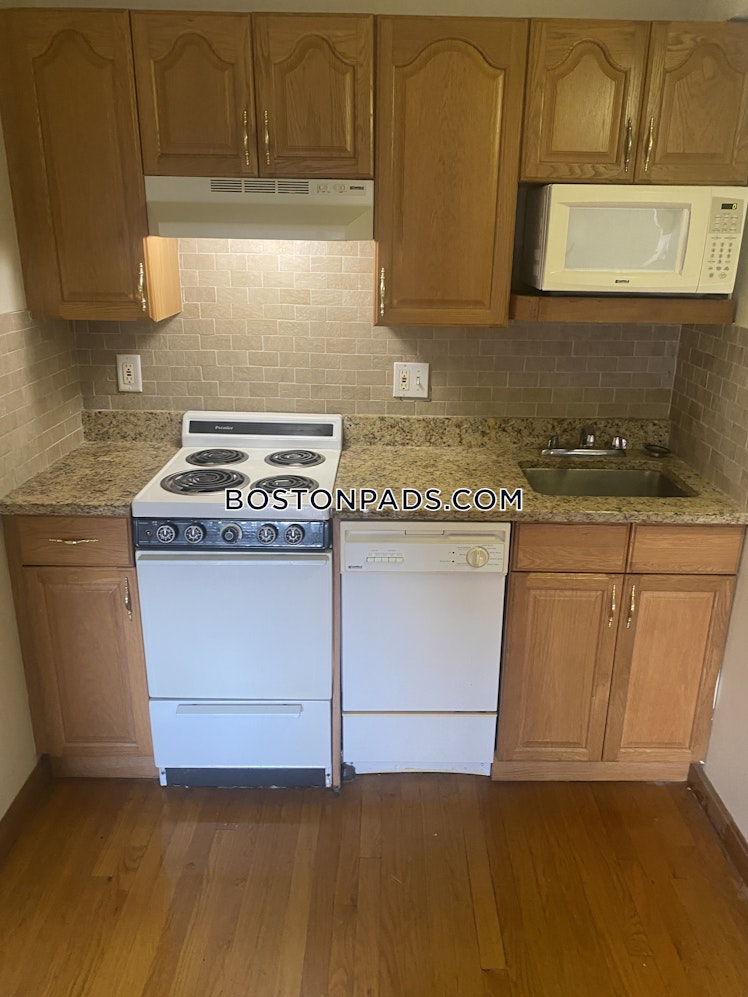 Commonwealth Ave., Boston