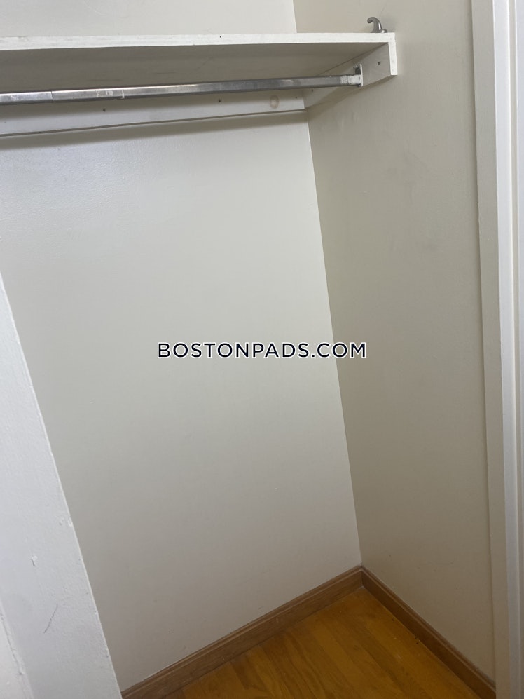 Commonwealth Ave., Boston