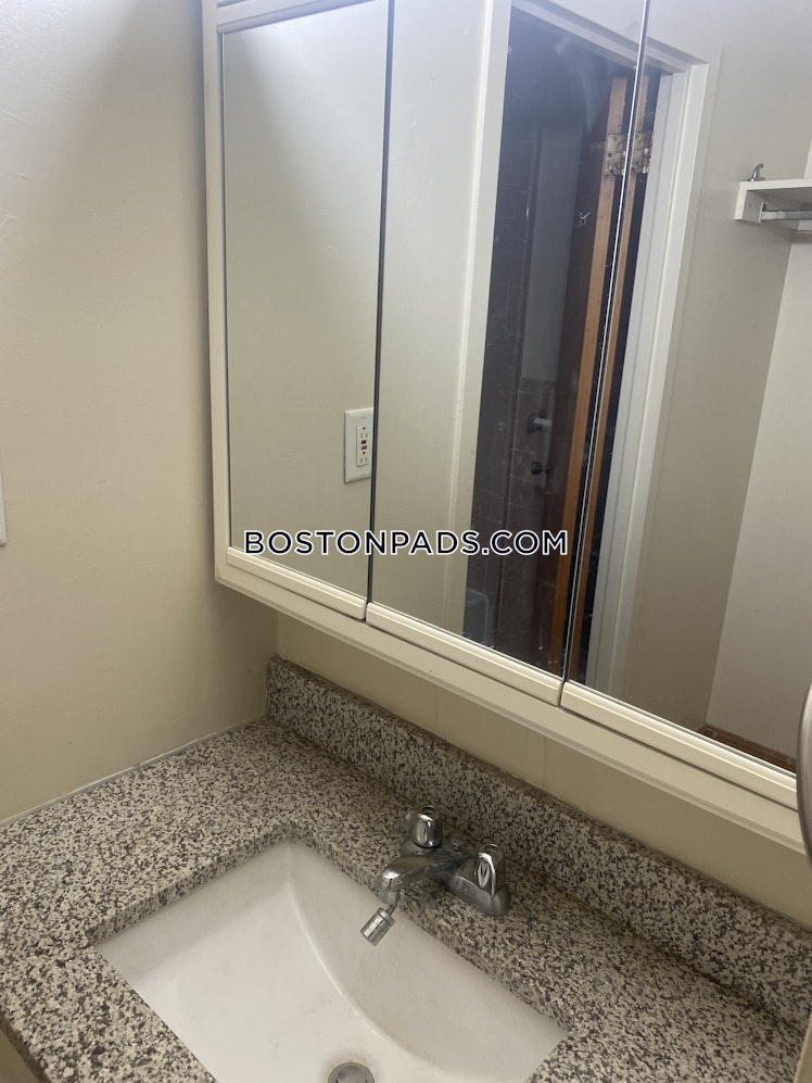 Commonwealth Ave., Boston