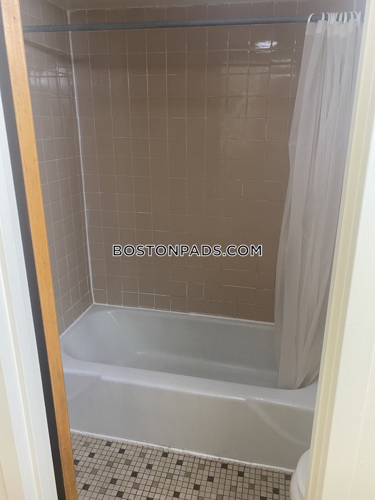 Commonwealth Ave., Boston