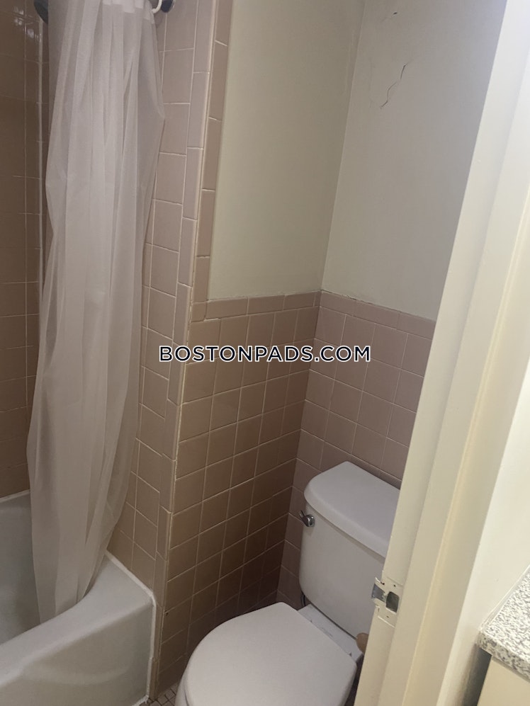 Commonwealth Ave., Boston