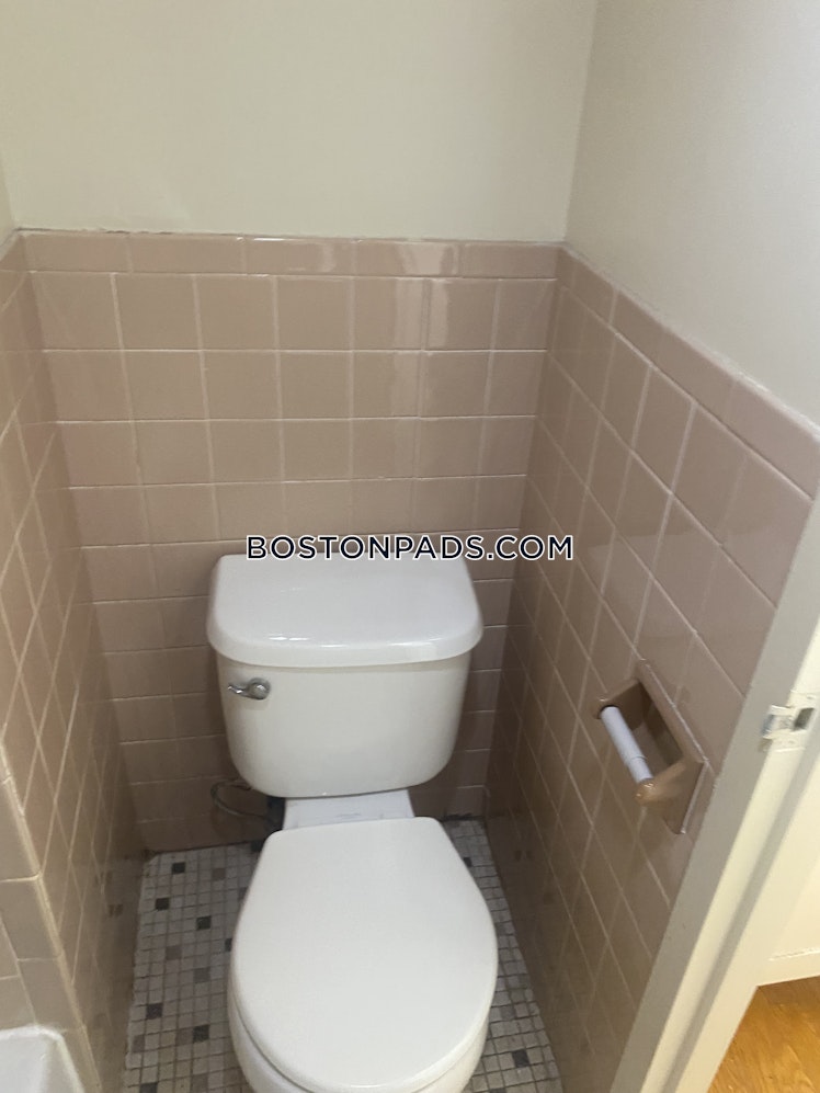 Commonwealth Ave., Boston