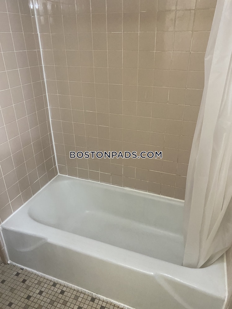 Commonwealth Ave., Boston