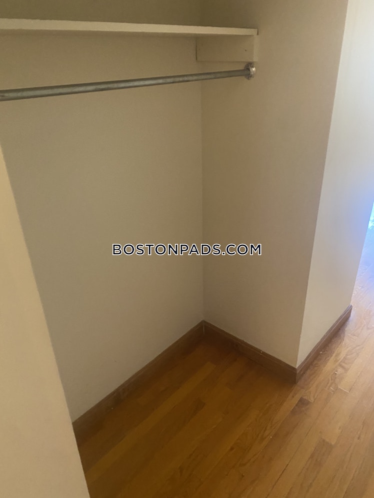 Commonwealth Ave., Boston